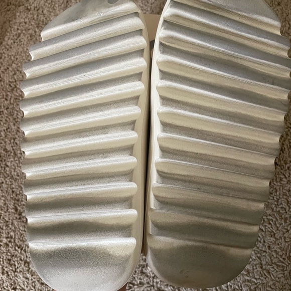 Yeezy bone slides - Picture 6 of 6